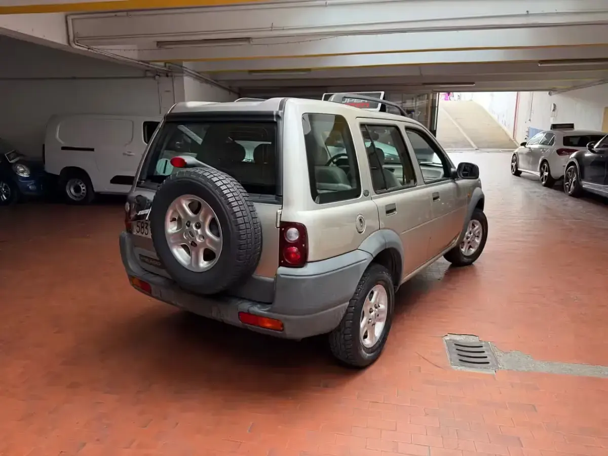 Usata Land Rover Freelander 111 CV (81 kW) 2000 Argento SUV