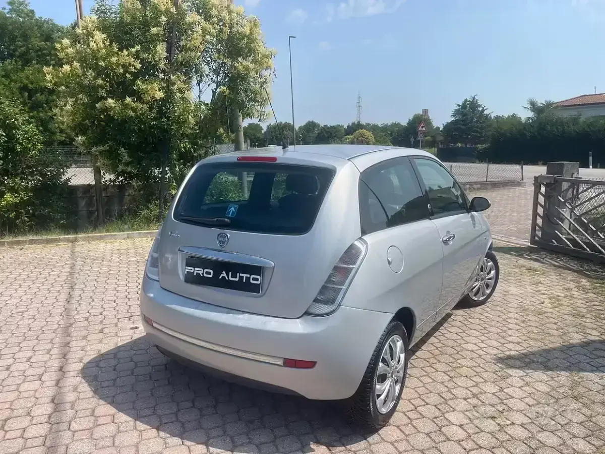 Usata Lancia Ypsilon 77 CV (56 kW) 2009 Grigio Utilitaria