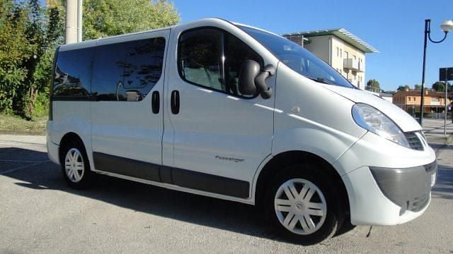 Usata Renault Trafic 114 CV (83 kW) 2011 Bianco pastello Monovolume