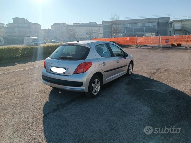 Usata Peugeot 207 73 CV (53 kW) 2008 Grigio Utilitaria