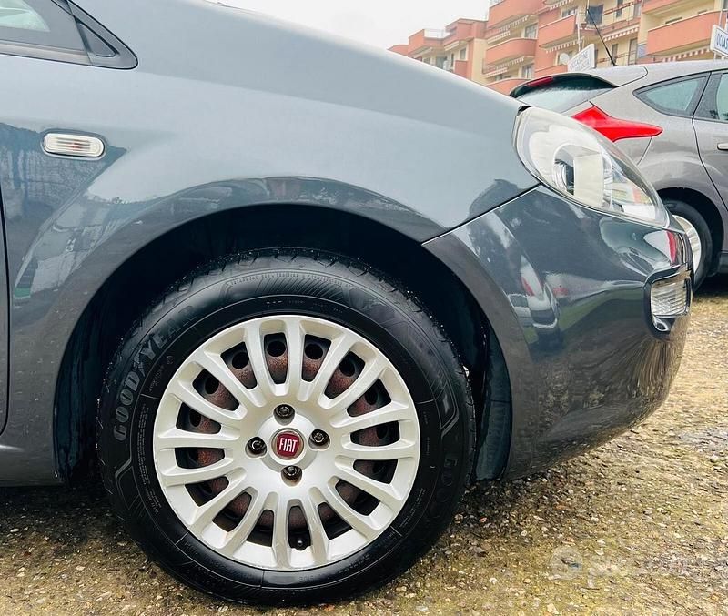 Usata Fiat Punto Lounge 77 CV (56 kW) 2016 Grigio Utilitaria