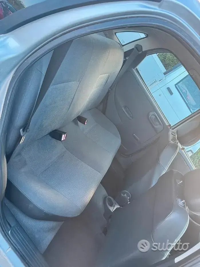 Usata Opel Corsa Enjoy 69 CV (50 kW) 2003 Grigio Utilitaria