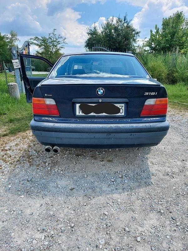 Usata BMW 318 116 CV (85 kW) 1992 Blu Berlina