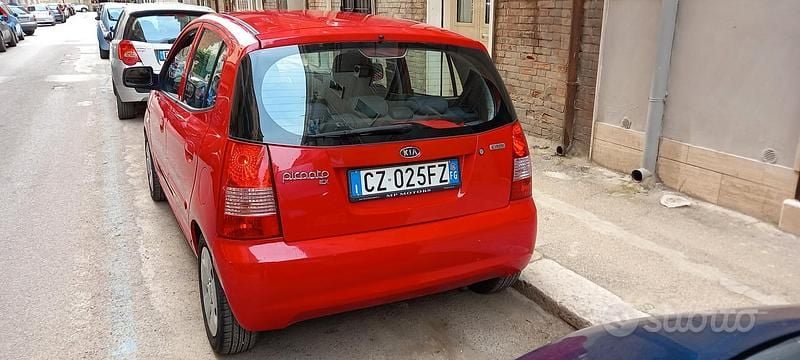 Usata Kia Picanto 75 CV (55 kW) 2006 Rosso Utilitaria