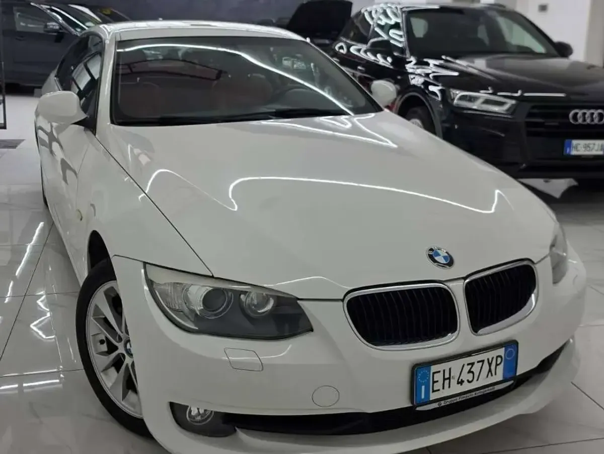 Usata BMW 320 150 CV (110 kW) 2011 Bianca Berlina