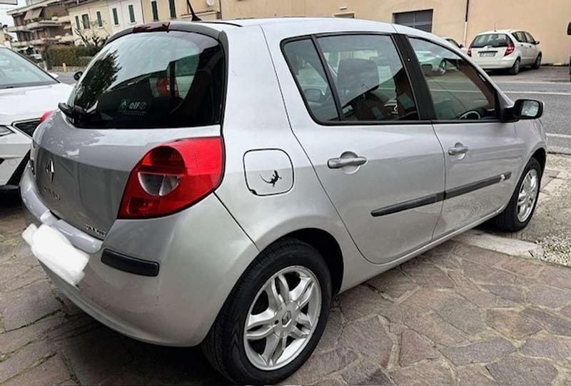 Usata Renault Clio III Luxe 75 CV (55 kW) 2008 Argento Berlina