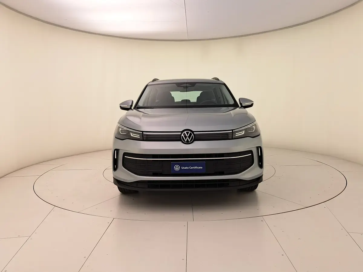 Usata VW Tiguan Life 150 CV (110 kW) 2025 Dolomite silver metallizzato SUV