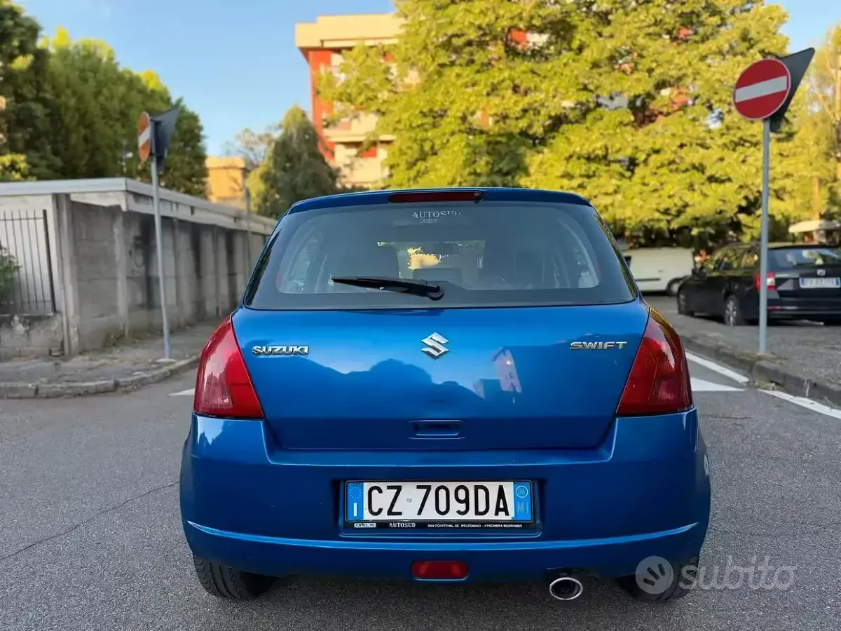 Second-hand Suzuki Swift GL 92 CP (67 kW) 2006 Albastru Hatchback