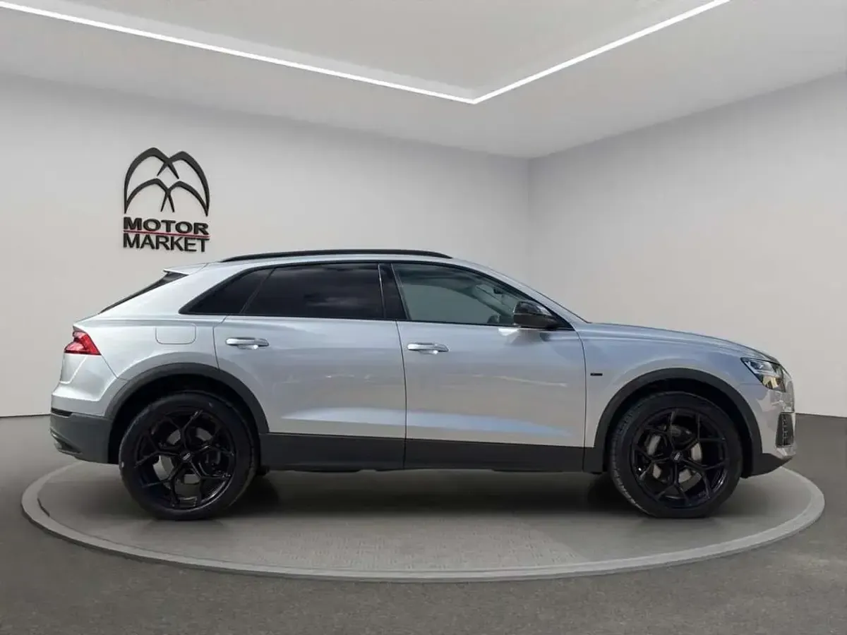 Usata Audi Q8 S-Line 231 CV (169 kW) 2022 Grigio / gray SUV