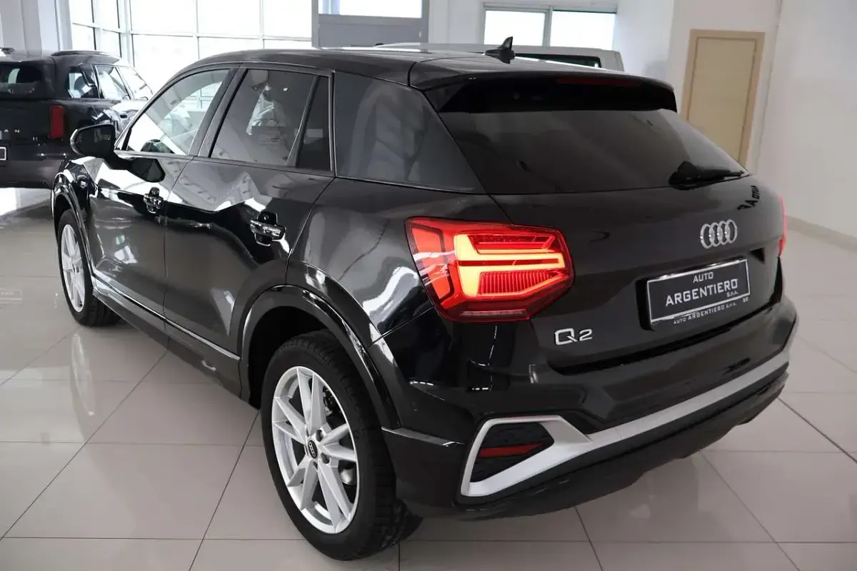 Begagnad Audi Q2 S-Line 150 HK (110 kW) 2025 Svart SUV