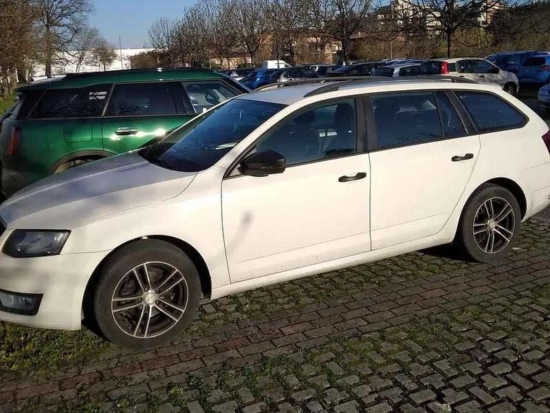 Usata Skoda Octavia Ambition 110 CV (80 kW) 2016 Bianco Utilitaria