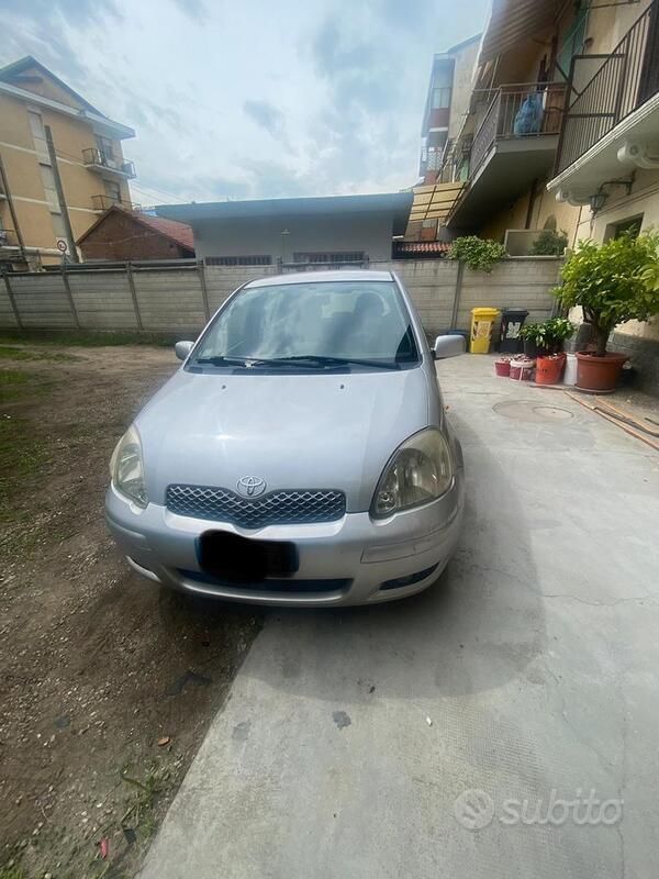 Usata Toyota Yaris 2005 Grigio Utilitaria