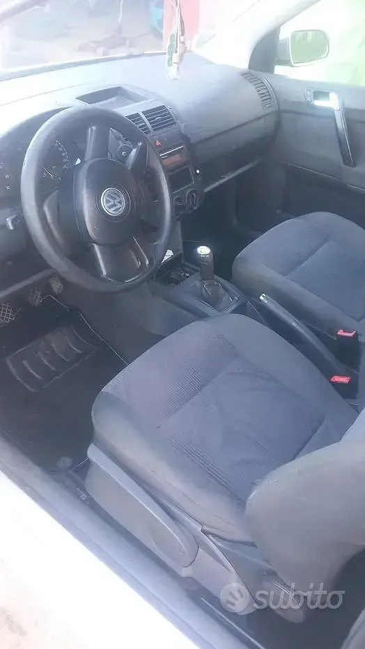 Usata VW Polo 64 CV (47 kW) 2005 Grigio Utilitaria