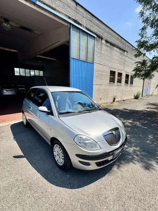 Usata Lancia Ypsilon 60 CV (44 kW) 2006 Utilitaria