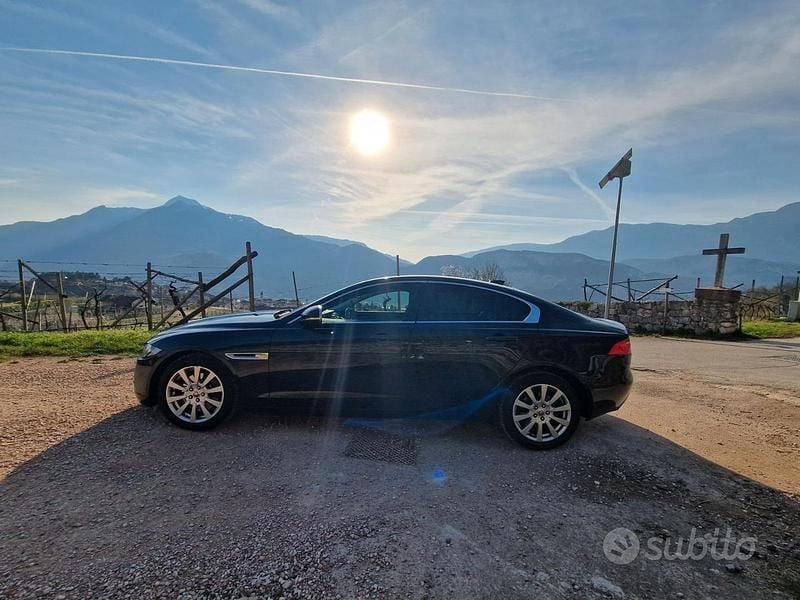 Usata Jaguar XE R-Sport 180 CV (132 kW) 2018 Nero Berlina