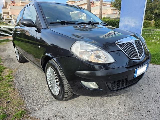 Usata Lancia Ypsilon 70 CV (51 kW) 2005 Grigio Utilitaria