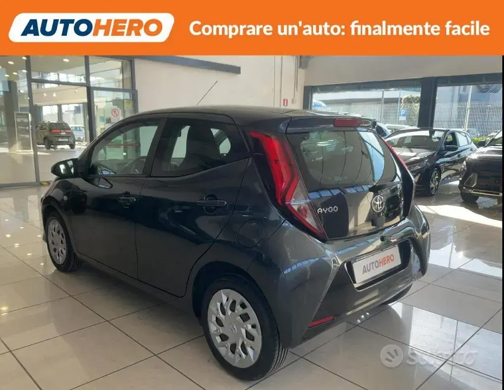 Usata Toyota Aygo Cool 72 CV (52 kW) 2019 Nero Utilitaria