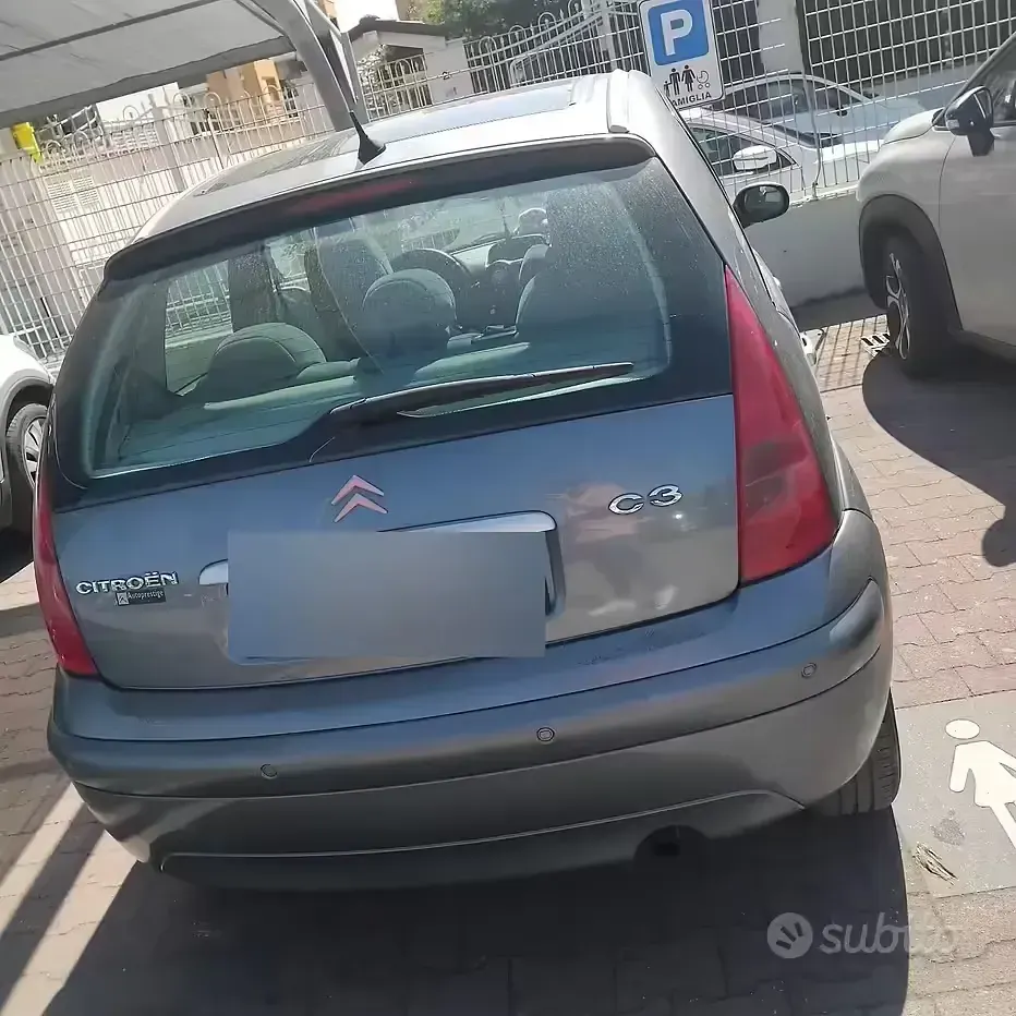 Używany Citroën C3 68 KM (50 kW) 2004 Szary Sedan/Limuzyna