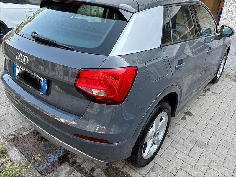 Usado Audi Q2 Sport 116 CV (85 kW) 2018 Gris SUV