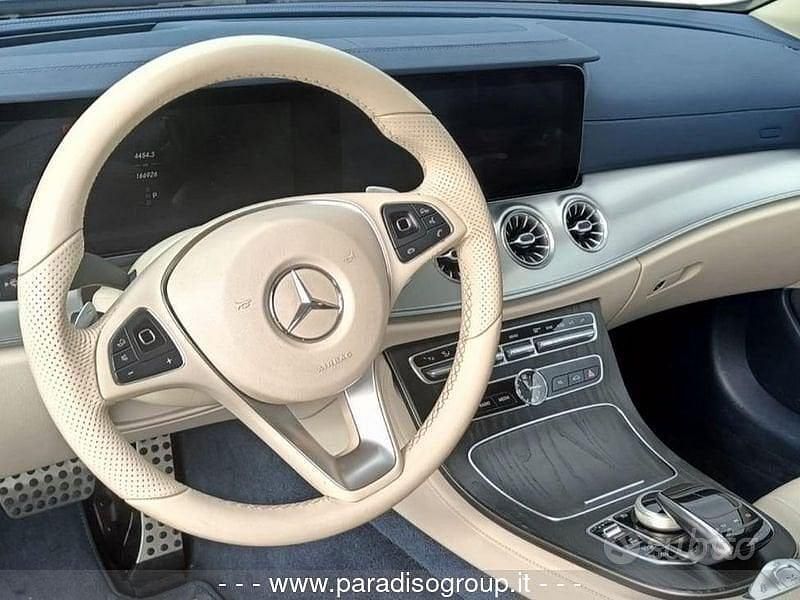 Usata Mercedes E220 Premium Plus 194 CV (142 kW) 2018 Blu/azzurro Cabrio