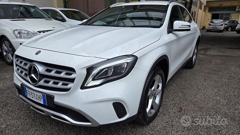 Bianco Usata 2018 Mercedes CLA200 Premium Tre volumi | 13.800 € (Super prezzo) - Immagine 1/4