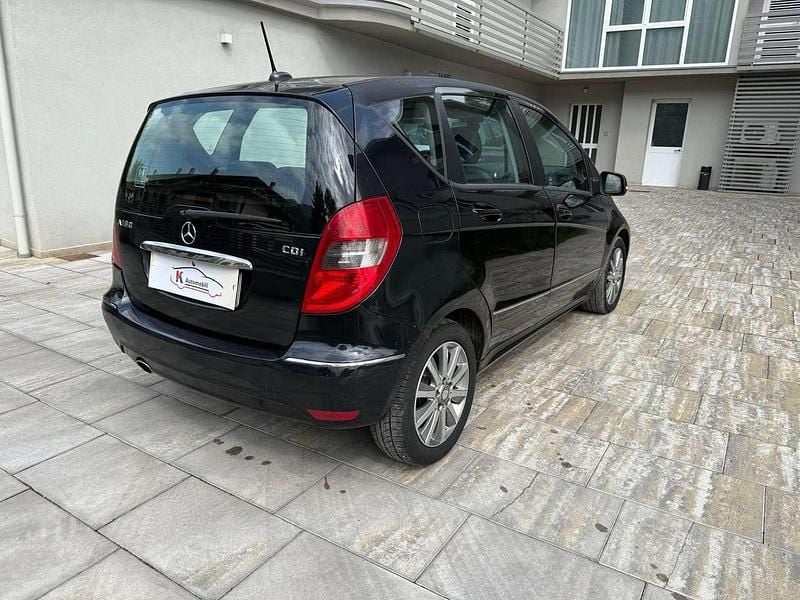 Usata Mercedes A180 Premium 109 CV (80 kW) 2011 Nero Utilitaria