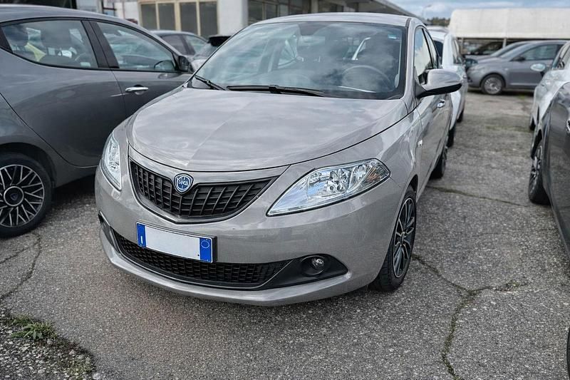 Usata Lancia Ypsilon S 70 CV (51 kW) 2023 Grigio Utilitaria