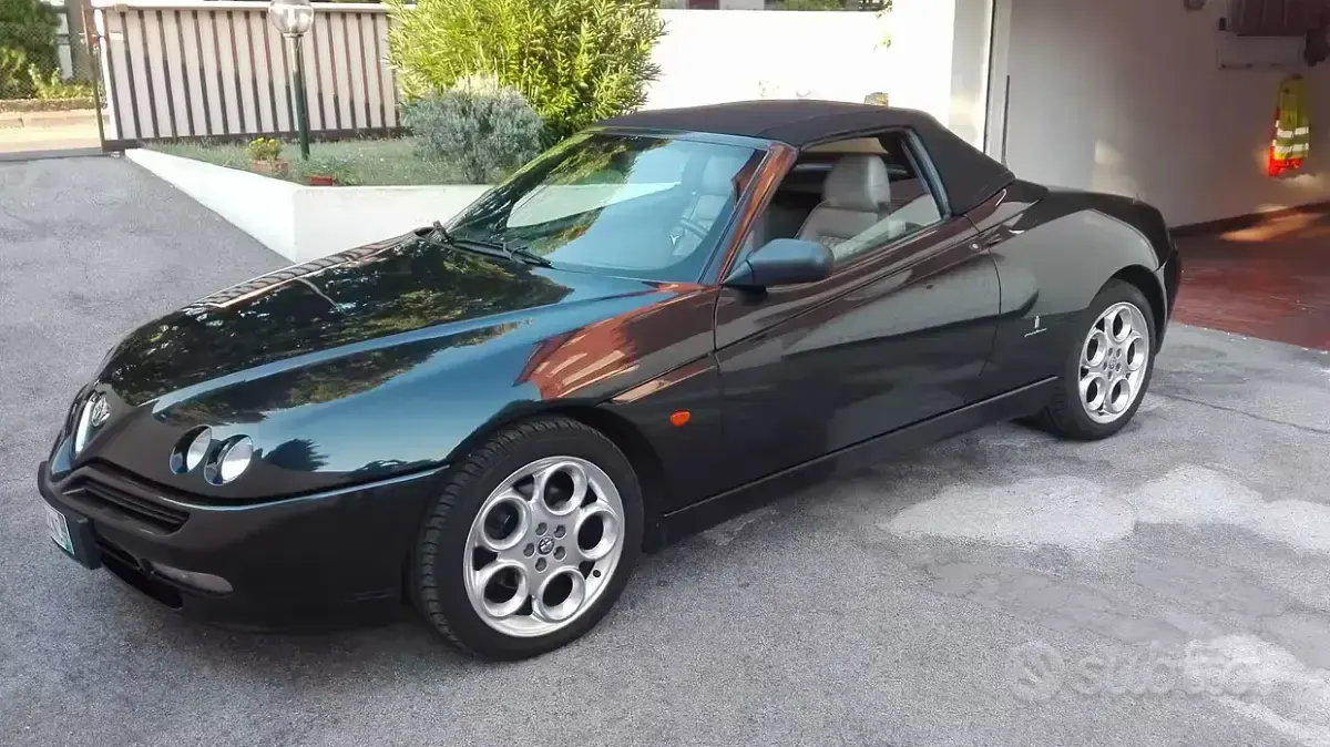 Usata Alfa Romeo Spider 117 CV (86 kW) 2001 Nero Cabrio