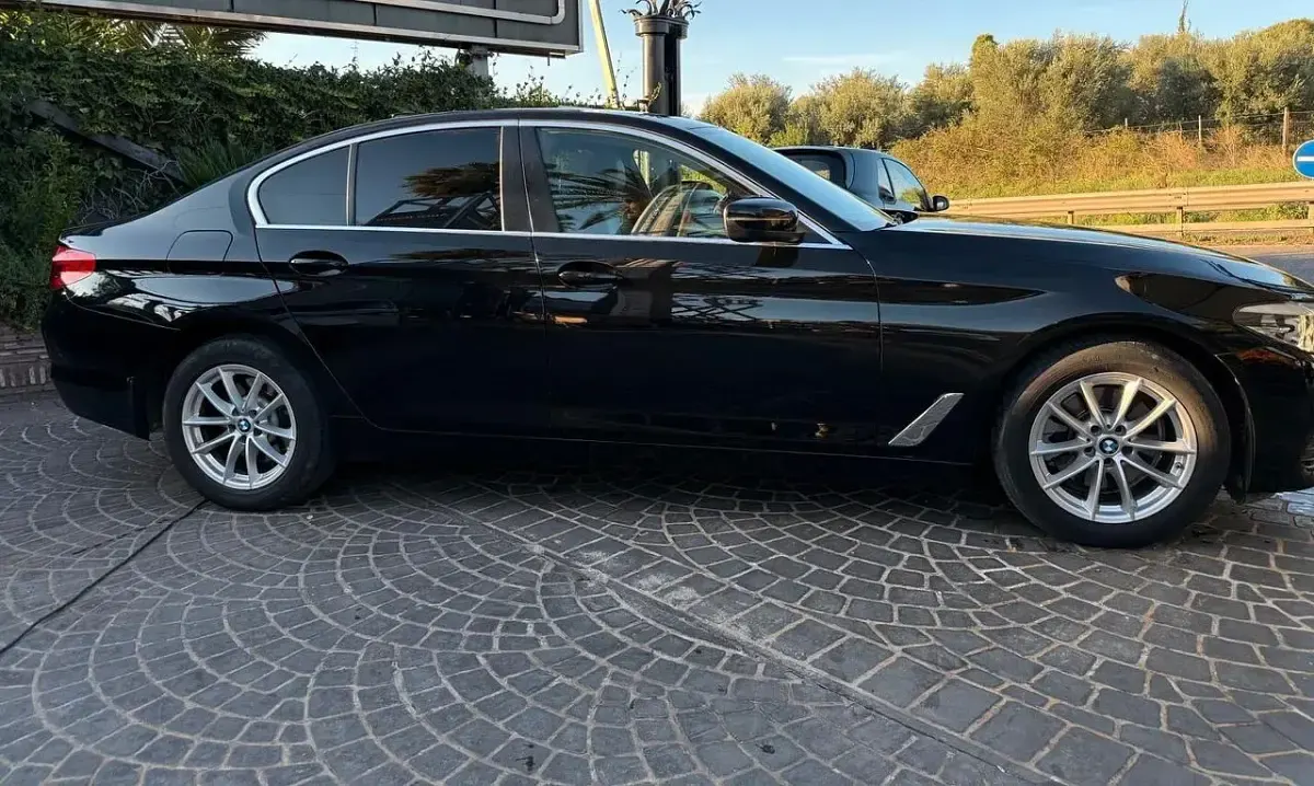 Usata BMW 520 Luxury Line 190 CV (139 kW) 2020 Nero Berlina