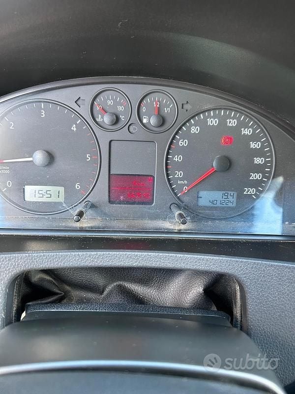 Begagnad VW Caravelle 131 HK (96 kW) 2006 Blå Van