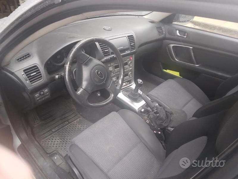 Usata Subaru Outback 165 CV (121 kW) 2006 Grigio Station wagon