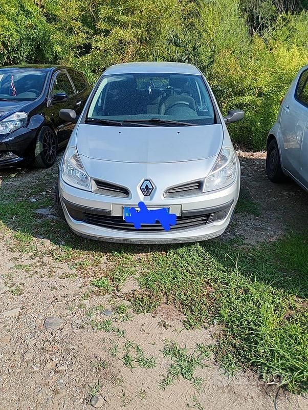Usata Renault Clio II 75 CV (55 kW) 2006 Grigio Berlina