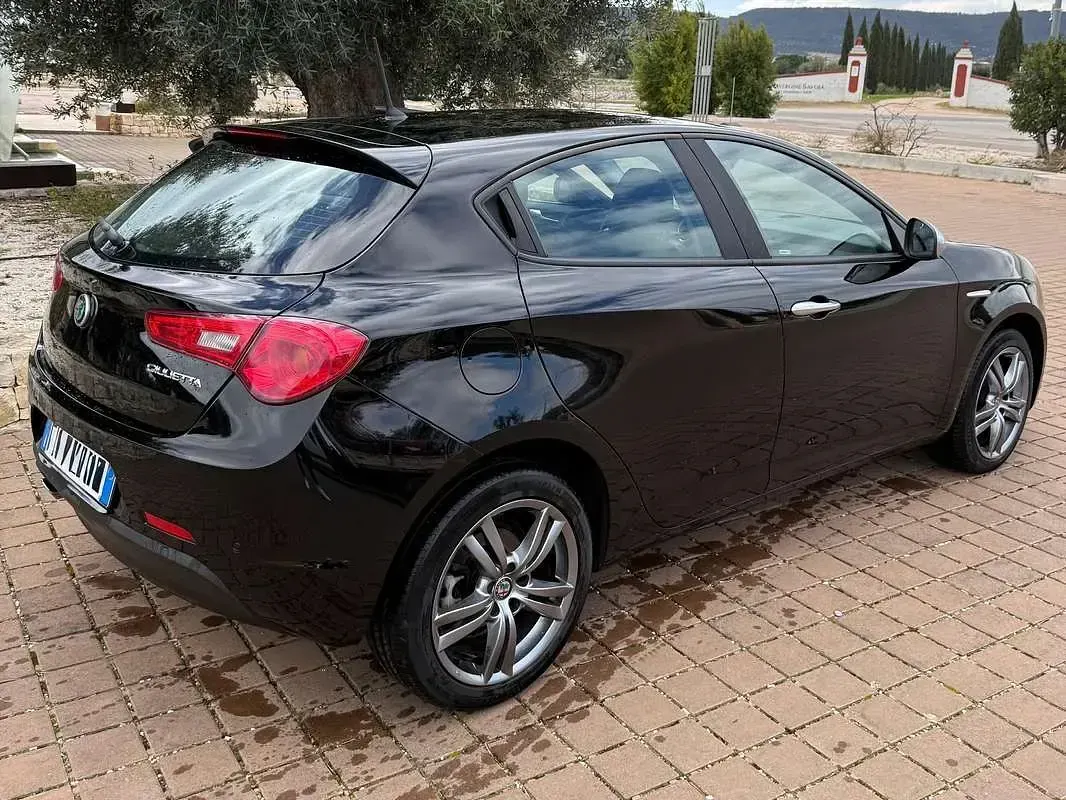 Usata Alfa Romeo Giulietta Super 120 CV (88 kW) 2017 Nero Utilitaria