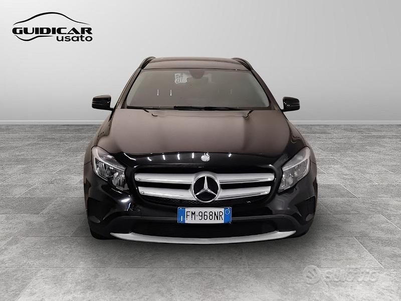 Usata Mercedes GLA180 109 CV (80 kW) 2017 Nero SUV