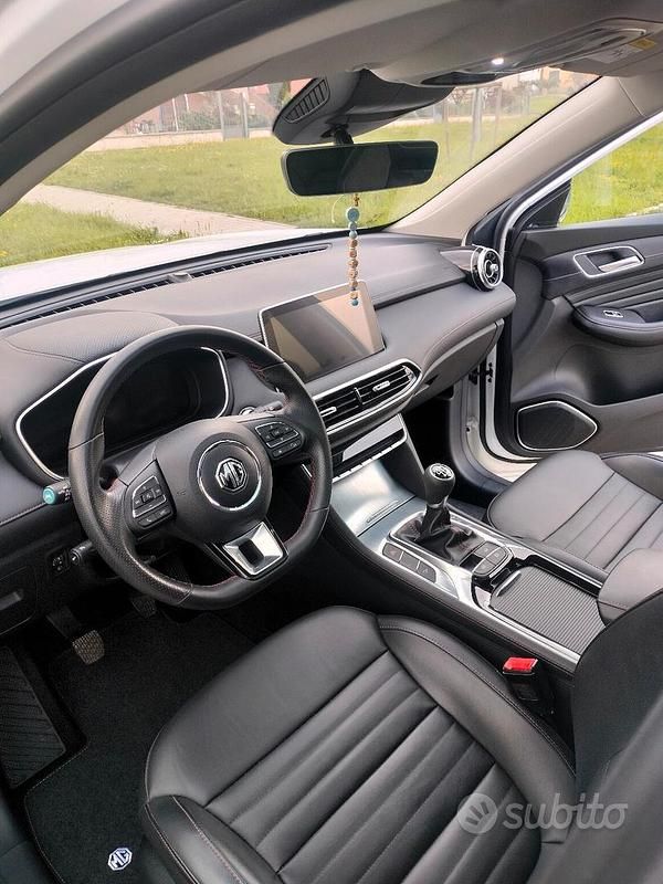 Usata MG HS Luxury 170 CV (125 kW) 2024 SUV