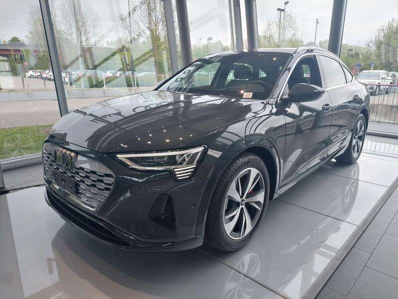 Grigio Usata 2023 Audi Q8 e-tron Comfort SUV | 54.900 € (Cara) - Immagine 1/4