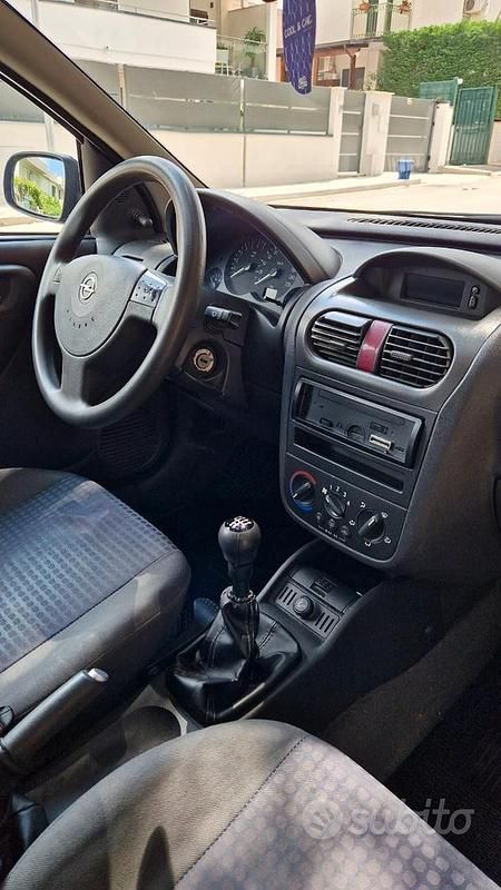 Usata Opel Corsa 75 CV (55 kW) 2002 Blu Utilitaria