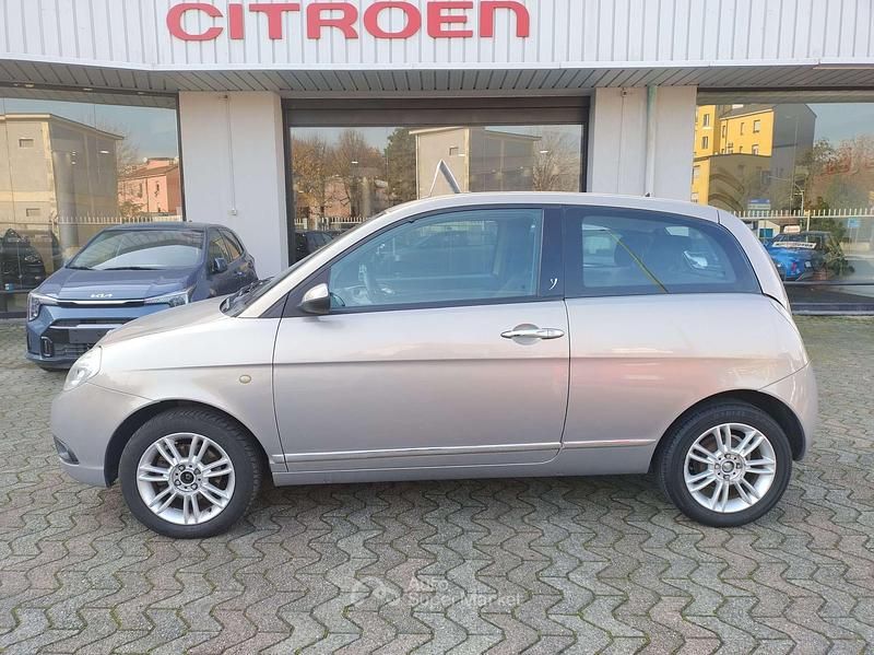 Usata Lancia Ypsilon 60 CV (44 kW) 2008 Beige Utilitaria