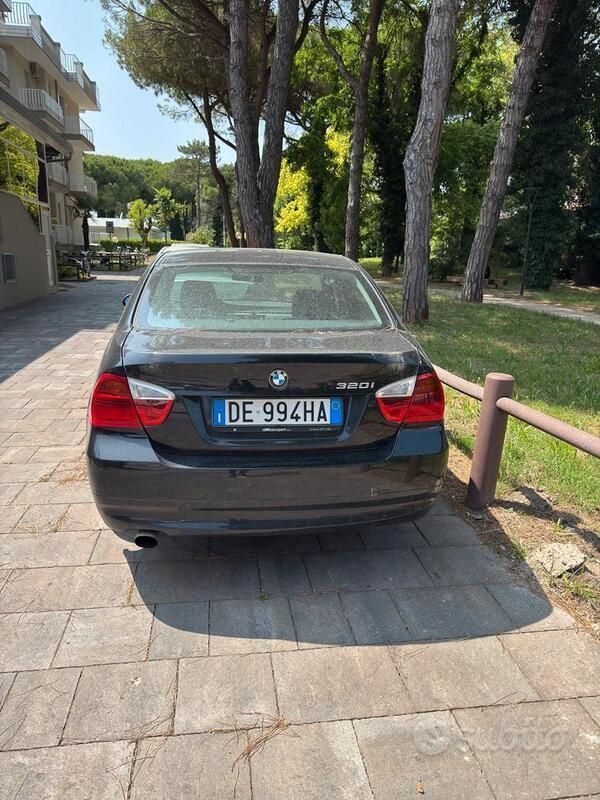 Nero Usata 2006 BMW 320 Tre volumi | 4999 € (Ottimo prezzo) - Immagine 1/4