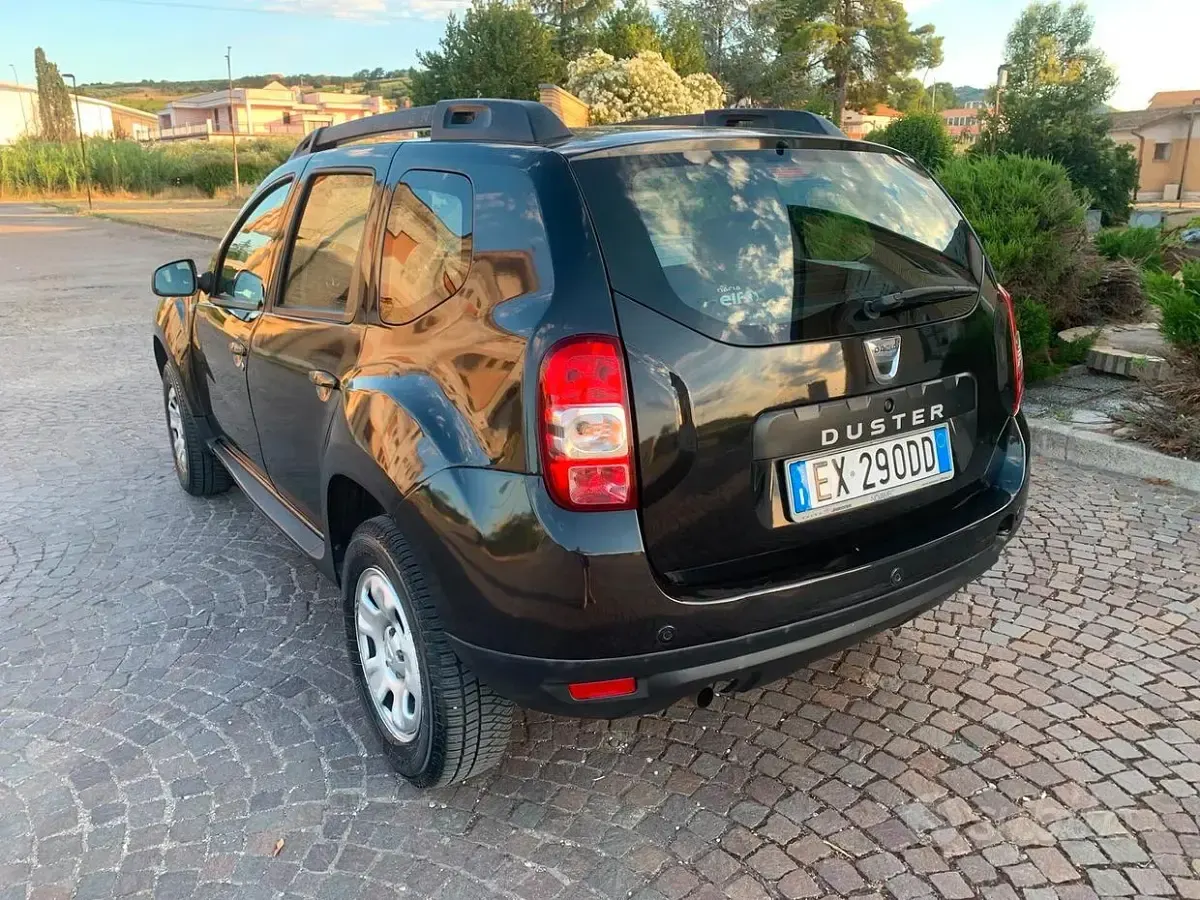 Usata Dacia Duster Lauréate 109 CV (80 kW) 2014 Nero SUV