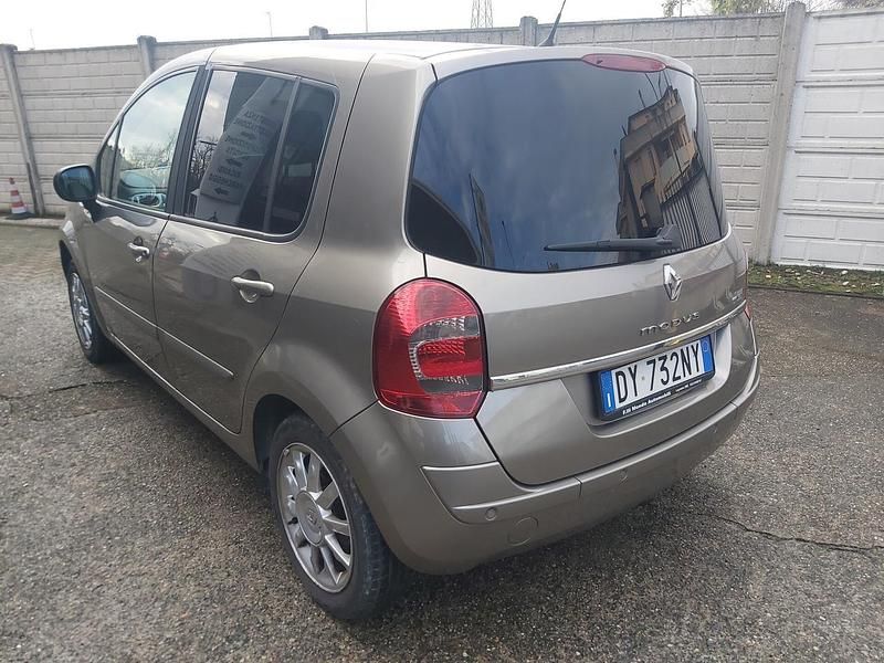 Usata Renault Modus Dynamique 74 CV (54 kW) 2009 Oro Monovolume