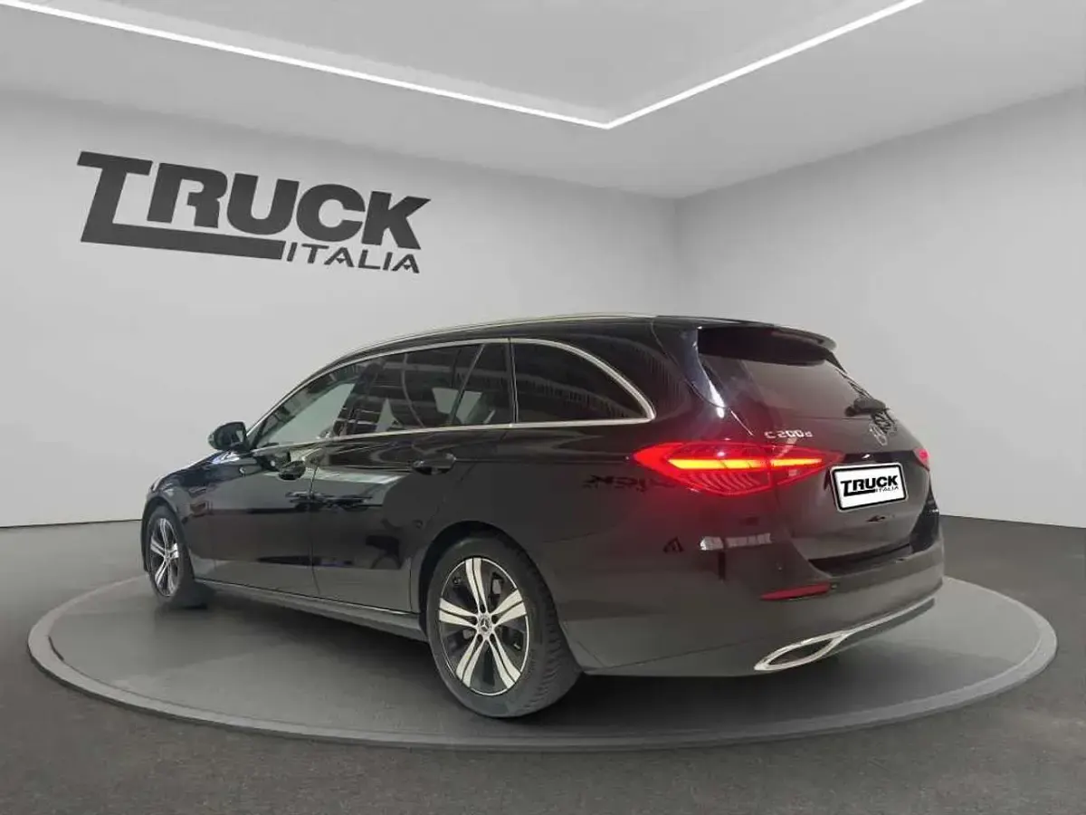 Usata Mercedes C200 204 CV (150 kW) 2022 Nero metallizzato Station wagon