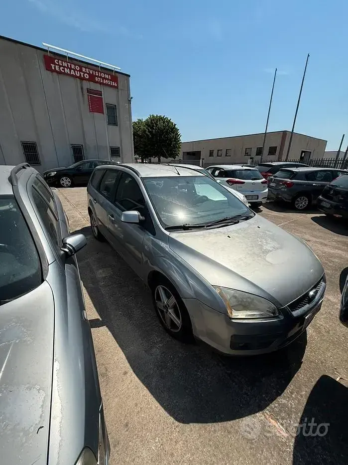 Usata Ford Focus 116 CV (85 kW) 2006 Grigio Station wagon