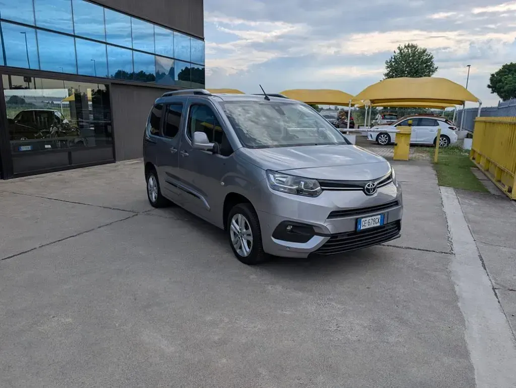 Usata Toyota Proace Verso City 102 CV (75 kW) 2021 Grigio / metallizzato Station wagon