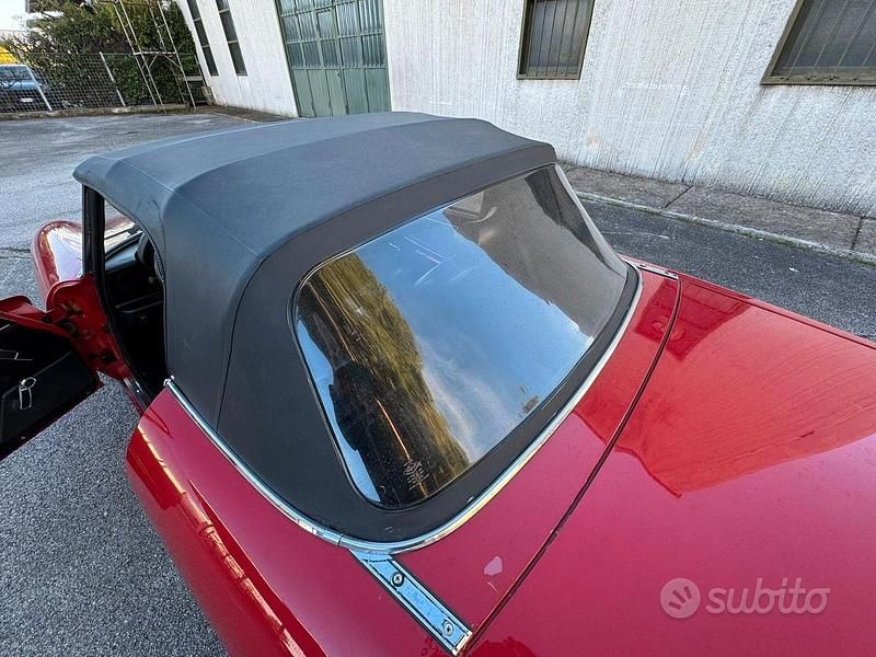 Usata Alfa Romeo Spider 109 CV (80 kW) 1988 Rosso Cabrio