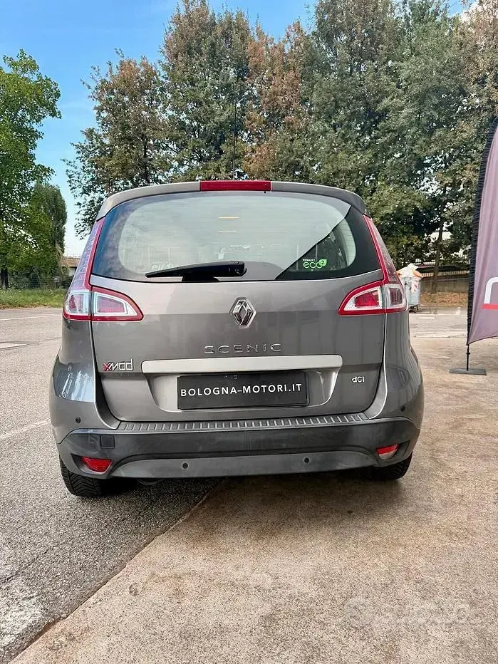Usata Renault Scénic III Dynamique 110 CV (80 kW) 2011 Grigio Monovolume