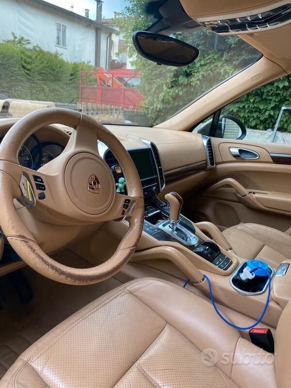 Usata Porsche Cayenne 245 CV (180 kW) 2011 Marrone SUV