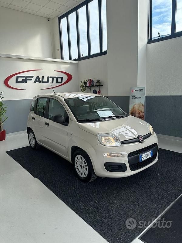 Usata Fiat Panda Lounge 69 CV (50 kW) 2017 Bianco Utilitaria