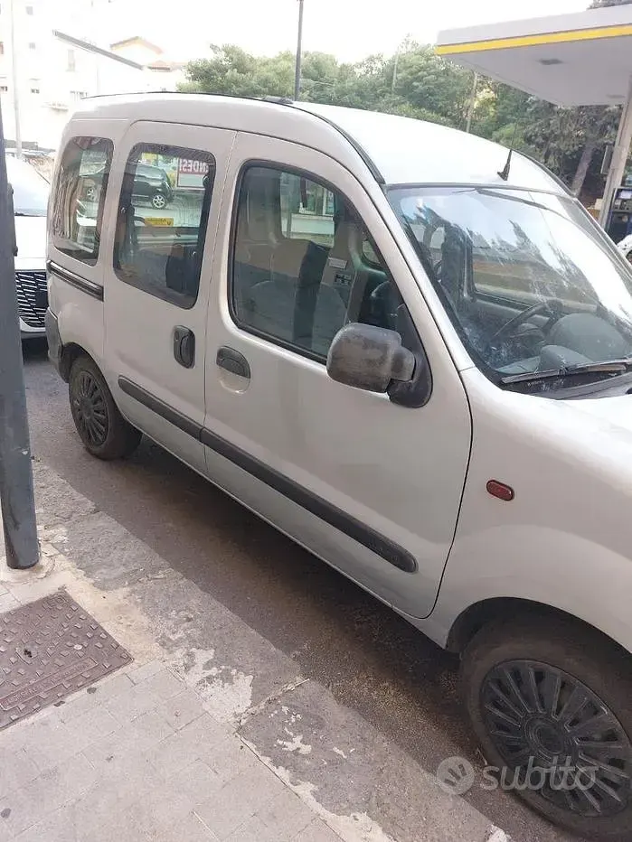 Usata Renault Kangoo 80 CV (58 kW) 2001 Grigio Monovolume