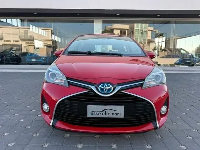 Usata Toyota Yaris Hybrid Active 73 CV (53 kW) 2017 Rosso Berlina